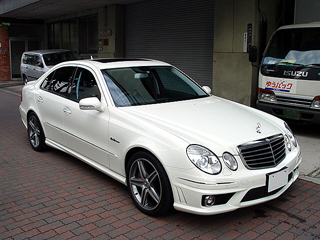 AMG E63ɃKXR[eBO{H̉摜