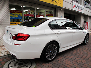 BMW M5̃KXR[eBOĂti摜2