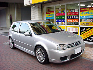 VW GOLF R32ɃJ[tB{H̉摜