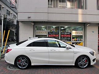 MERCEDES BENZ AMG CLA 45̃A~zB[ɃKXR[eBO{H܂