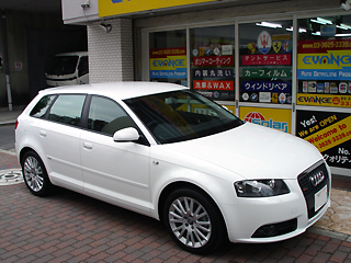 AUDI A3ɃNA^14ƓfMtB{H̉摜