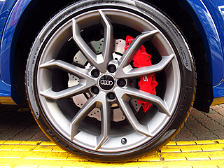 AUDI RS Q3̃A~zB[ɃKXR[eBOTC-6349{Hς݉摜6