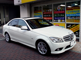 MERCEDES BENZ C200̃A~zB[ɃKXR[eBO{H̉摜