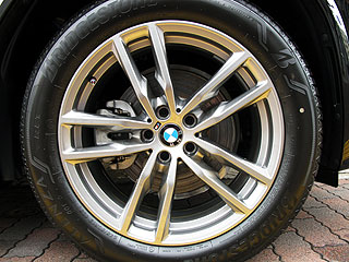 BMW X3̃A~zB[ɂKXR[eBOς݉摜