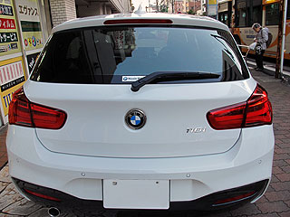 BMW118ɃKXR[eBOAJ[tB̃NA^{H摜