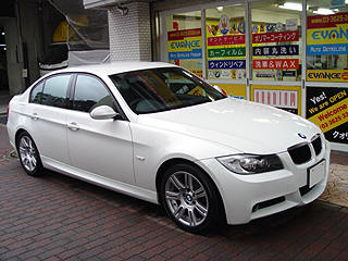 BMW 320iɃJ[tB{H