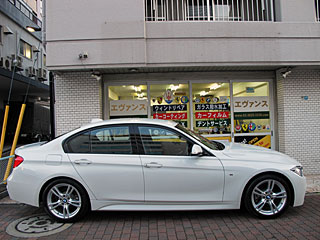 BMW320ĩA~zB[ɂKXR[eBO{H܂B