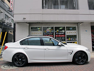 BMW M3ɃKXR[eBOƃJ[tB̃NA^19{H摜3