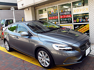 VOLVO V40̃tghAKXɓfMtBAA~zB[R[eBO{H