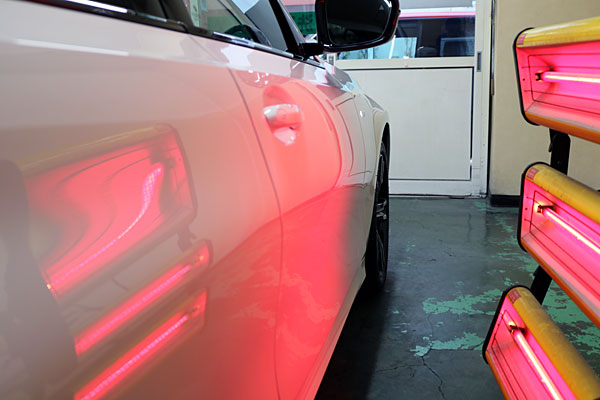 ガラスコーティング施工後、側面遠赤外線にて加熱処理中:BMW320d