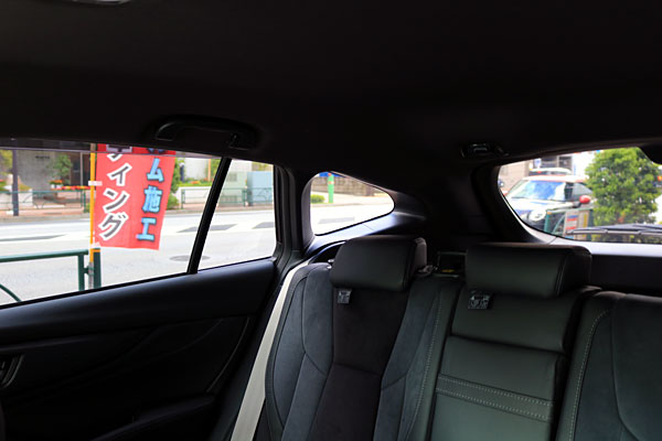 スバル・レヴォーグのプライバシーガラスにクアンタム14施工後、車内からの視認性